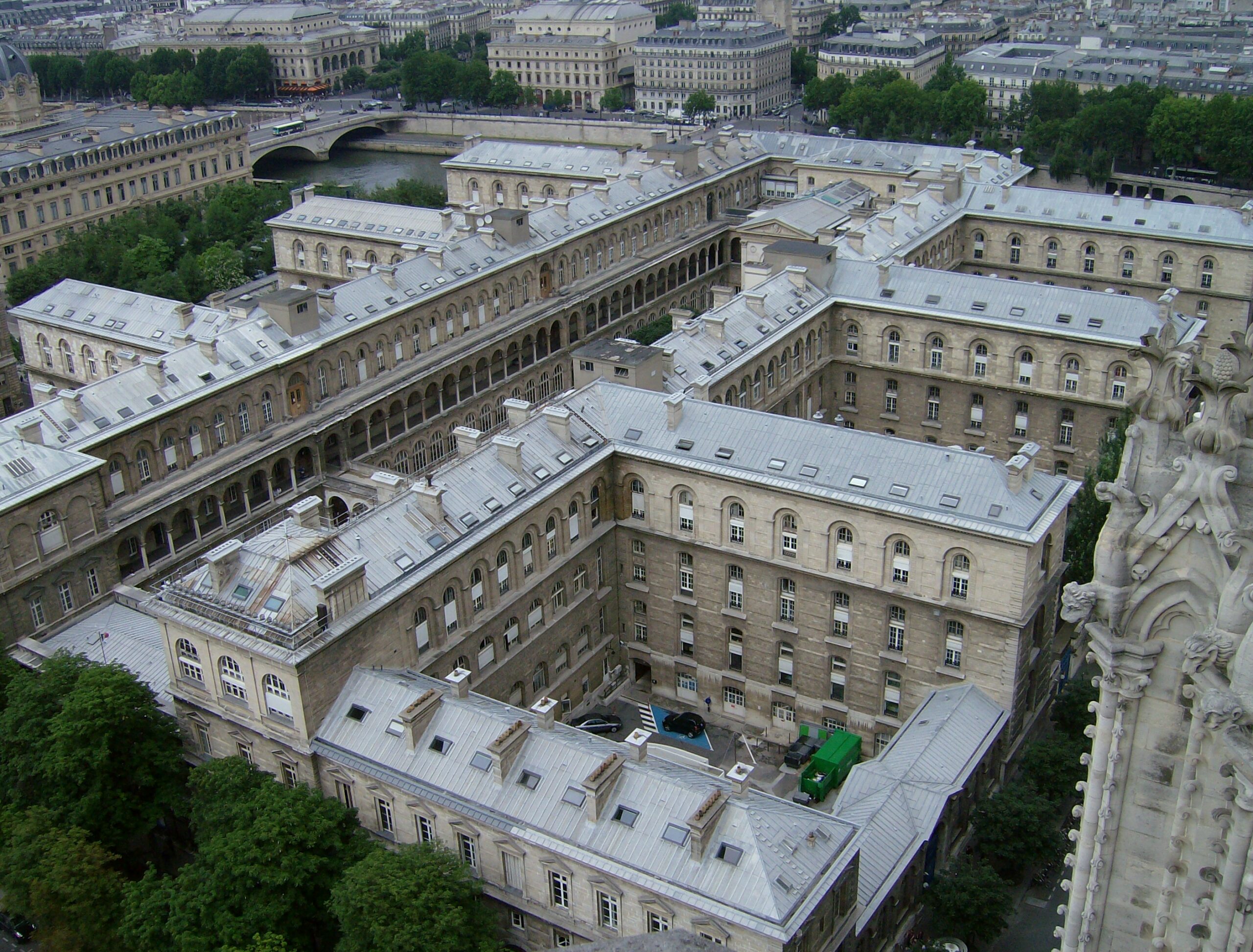 Hôtel-Dieu (Foto: WikiMedia Commons)