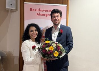 Bezirksvorsteherin Saya Ahmad und ihr Stellvertreter Christian Sapetschnig bei der Angelobung